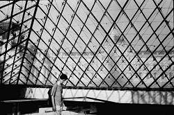 Vchod do Louvre